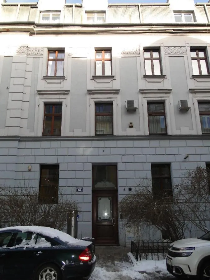 Yellow Window Apartment Krakow Poland