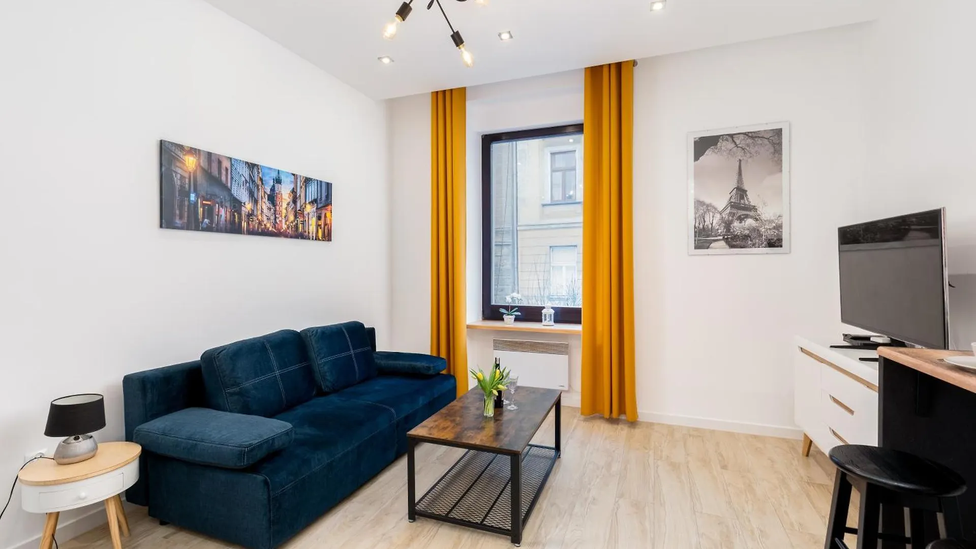 Yellow Window Apartment Краков 0*,  Польша