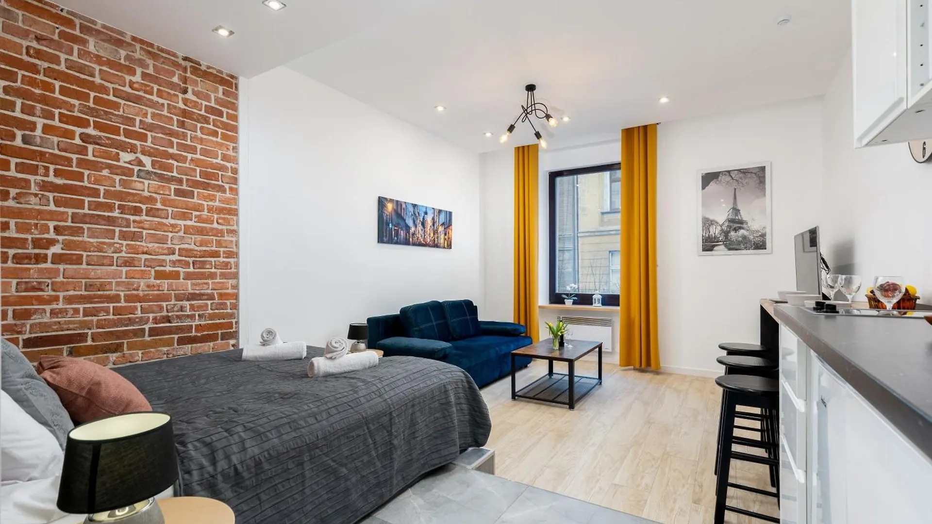 Yellow Window Apartment Краков Польша